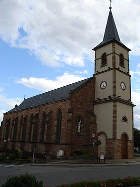 La façade de l'église de la Sainte-Croix