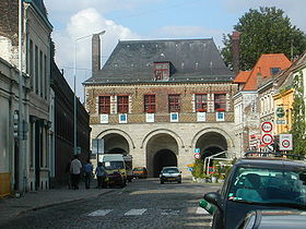 La porte de Gand, vue de la sortie de la ville