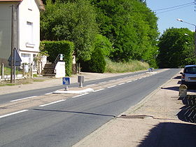 Photographie de la route D 906 : La RD 906 à Abrest, vers Saint-Yorre
