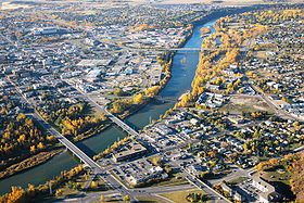 Vue aérienne, ponts du centre-ville de Red Deer