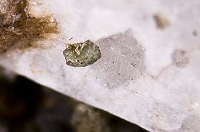  Roschérite sur quartz - Galiléia Brésil - (XX1mm)