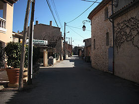 Rue principale du hameau de Couteron.