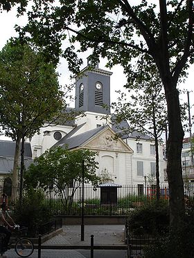 Vue de l'église Sainte-Marguerite depuis la rue Saint-Bernard. Le square Raoul-Nordling est visible devant l'édifice.