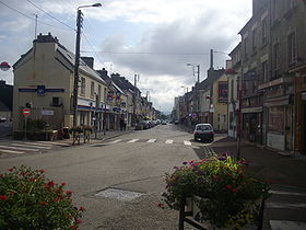 La rue principale d'Équeurdreville-Hainneville