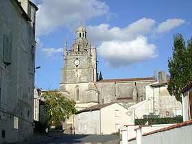 Le centre-bourg et l'église Saint-Fortunat