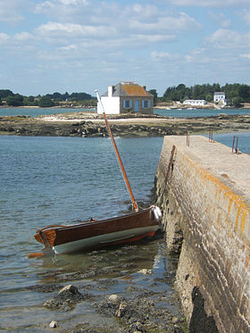 Vue de l'îlot de Nichtarguer depuis le port de Saint-Cado.