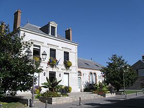 La façade de la mairie de Saint-Denis-en-Val
