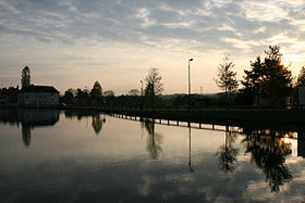 Vue du canal du Centre à Saint-Léger-sur-Dheune