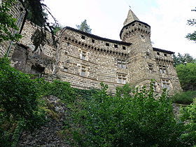 Château de la Rochelambert, situé à 4 km au sud-ouest de la localité de Saint-Paulien.