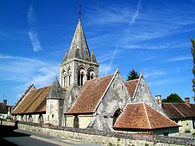 L'église à double nef Saint-Denis, Saint Jean-Baptiste.