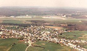 Vue aérienne de Sandweiler et du Findel