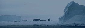 L'île Scott et Haggitt’s Pillar parmi les icebergs