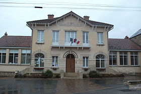 La mairie pavoisée.