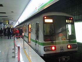 Shanghai metro line 2 people's square station.jpg