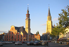 L’hôtel de ville et l’église Notre-Dame sur la Grand-place