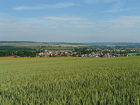Vue du village depuis la colline de Châtel-Saint-Jean