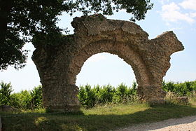 Le « Chameau », vestige romain de l'aqueduc du Gier, symbole de Soucieu-en-Jarrest.