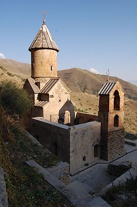 L'ermitage depuis le nord-ouest (de gauche à droite : Sourp Astvatsatsin, la cour et le clocher).
