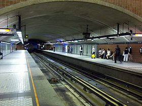 Station metro Saint-Michel Montreal.jpg