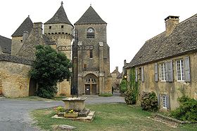 Le château et l'église de Saint-Geniès