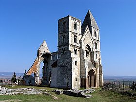 Les ruines de l’église (XIIIe siècle)