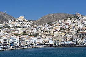 Ano Syros (colline de gauche) et Ermoupoli
