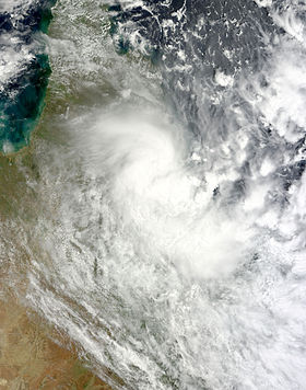Le cyclone Tasha plusieurs heures après qu'il fut au-dessus de l'Australie le 25 décembre 2010.
