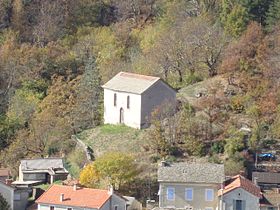 Le temple du Rouve Bas (Saint-André-de-Lancize, Lozère, France): aujourd'hui désaffecté, il est au centre d'un projet de création d'un lieu de mémoire de l'insurrection des Camisards dans le massif du Bougès (Cévennes)[2],[3]