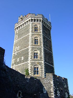 La tour du XIVe siècle.