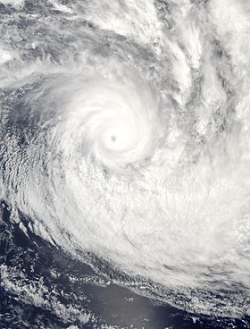 Cyclone Heta à son maximum