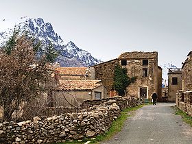 Le village et le Monte Padro