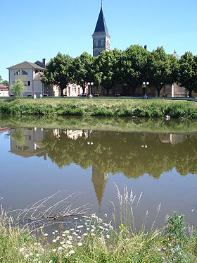 Vendenesse-sur-Arroux, l'Arroux et l'église