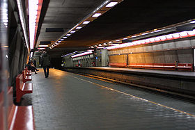 Vendome Montreal Metro.jpg