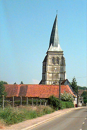 L'église Saint-Omer, avec son clocher tors.