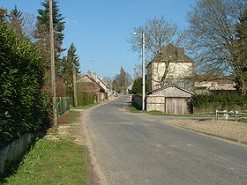 La rue principale de Vernoy, vue de la Place de la Source
