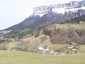 Vue d'Entremont-le-Vieux derrière le Mont Granier