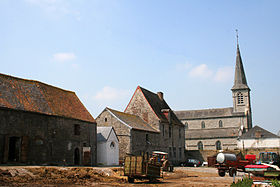 La ferme-château, la chapelle Ste-Rolende et l'église Ste-Radegonde