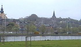 Vue de Visé depuis la rive gauche de la Meuse