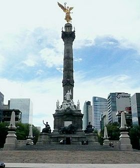 Vista ote a pte del Monumento a la Independencia DF MEX.JPG