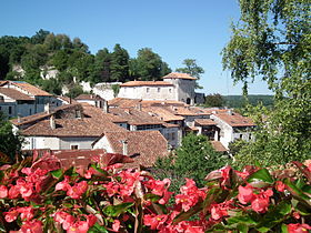 Le village d'Aubeterre et son château.