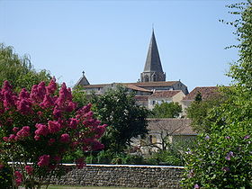 Le centre-bourg de Gémozac et l'église Saint-Pierre