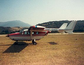 Avion sur le parking de l'aérodrome