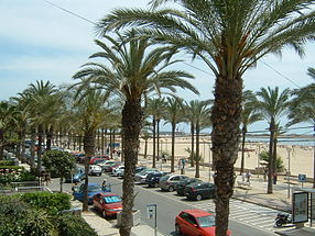 Promenade Ribes Roges, l'un des grands axes qui longent la plage