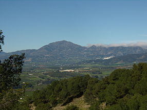 Vue de la Sierra Prieta : Casarabonela se trouve au fond à droite.