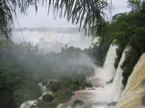 Une partie des chutes d'Iguaçu vue du coté argentin