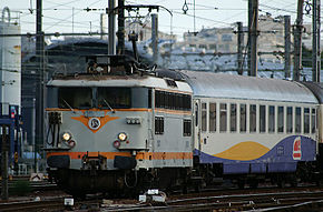 La BB 88504 entrant en gare de Bercy.