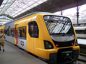  Une UME 3400 en gare de São Bento, à Porto.