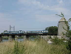  Autorail X 2800 sur le pont de la Saône à Auxonne.