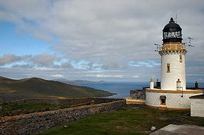 Le phare de Barra Head et les îles de Mingulay, Pabbay, Sandray et Barra au loin.