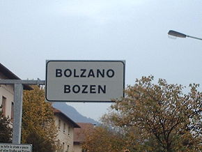 Signalisation bilingue en italien et en allemand au Bolzano.